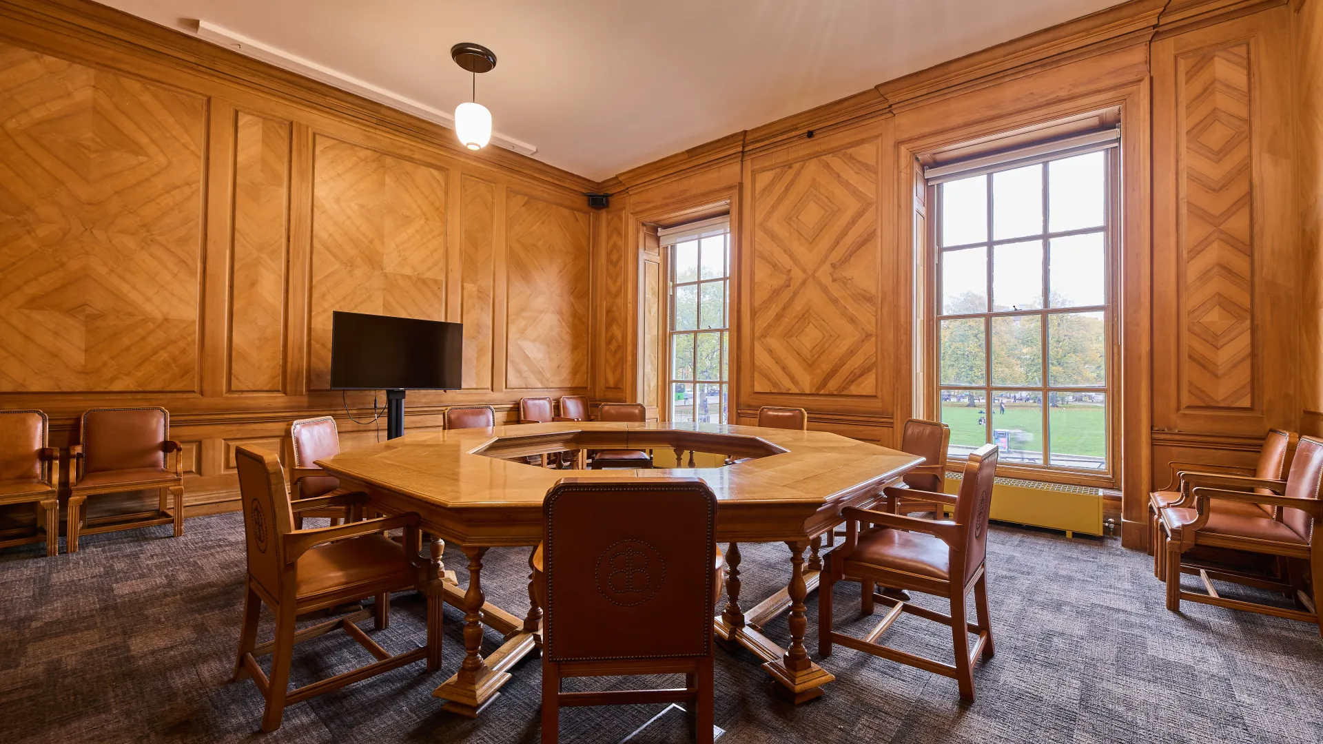 bristol city hall meeting room round table