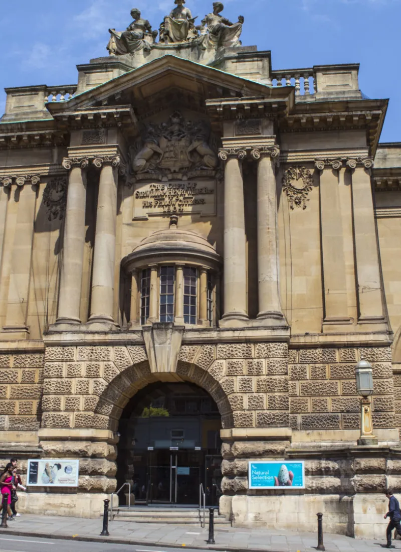 Bristol Museum and Art Gallery outside